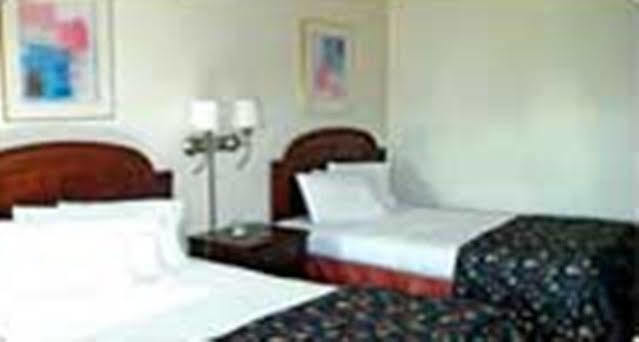 Charlotte Express Inn Exteriör bild