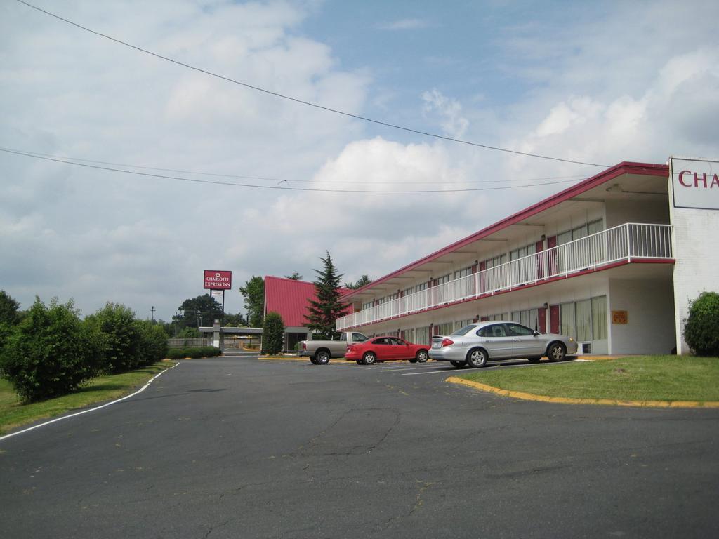 Charlotte Express Inn Exteriör bild